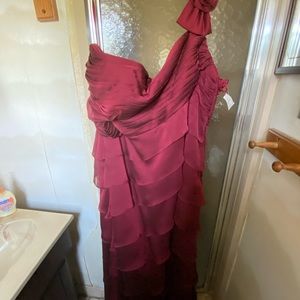 Burgundy one shoulder tiered gown w matching shawl